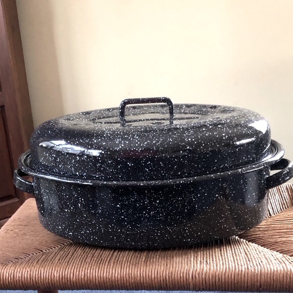 EUC Black Enamelware Oval Roasting Pan with Domed Lid - Picture 1 of 2